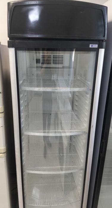 Продам витриный холодильник