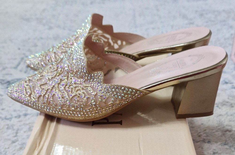 Келинлар учун оег кийим