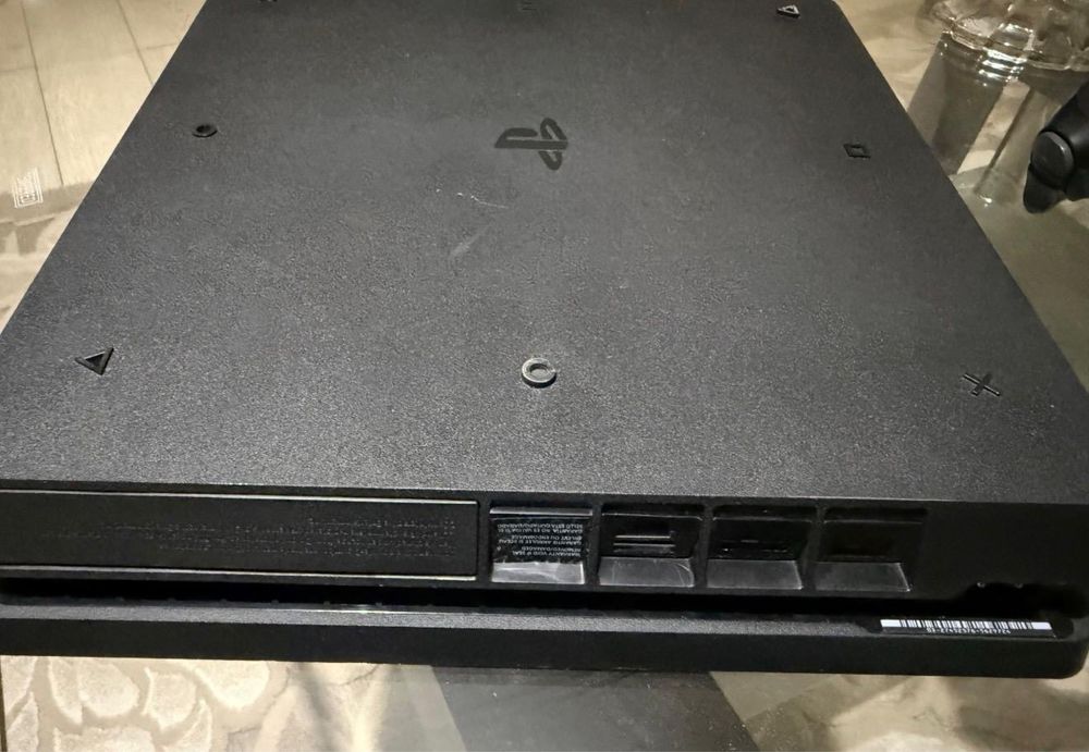 PlayStation 4 slim 1TB