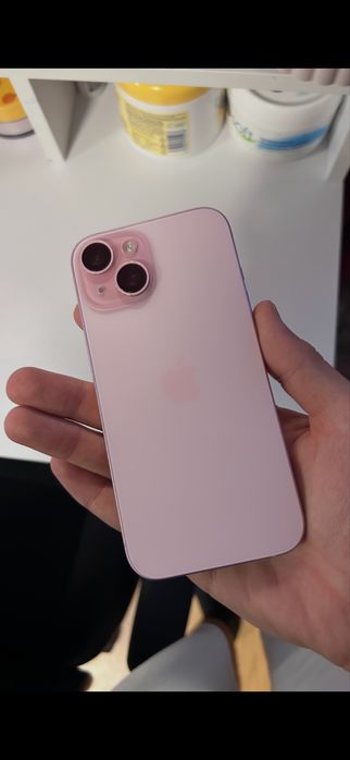 Vand iPhone 15 roz