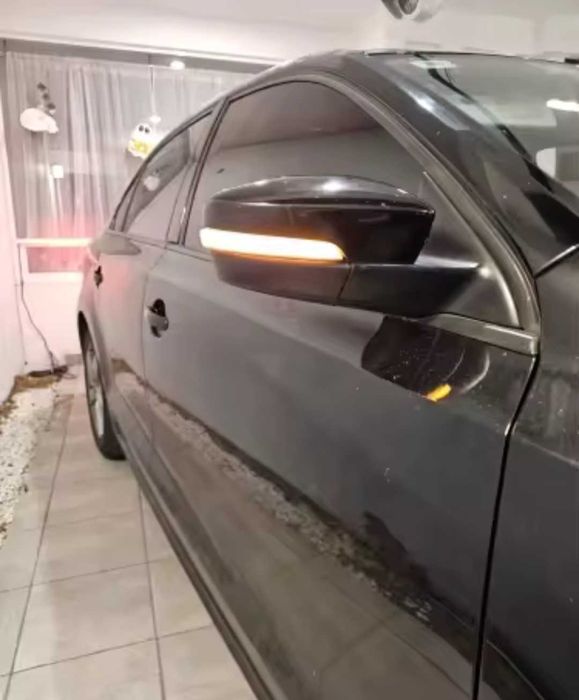 Динамични бягащи мигачи за огледалата за VW GOL Fox UP Vento гол венто