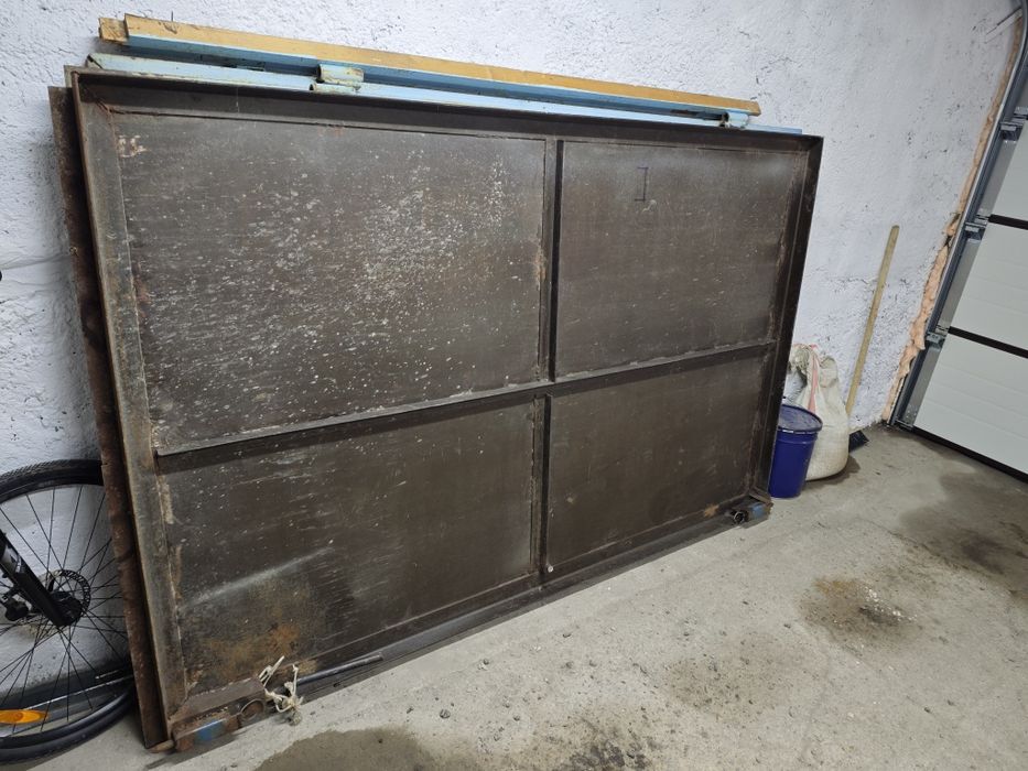 Продам ворота стальные.