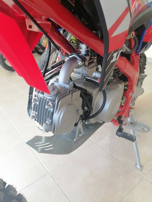 Кросов мотор 125 Кубика от серията Storm Red