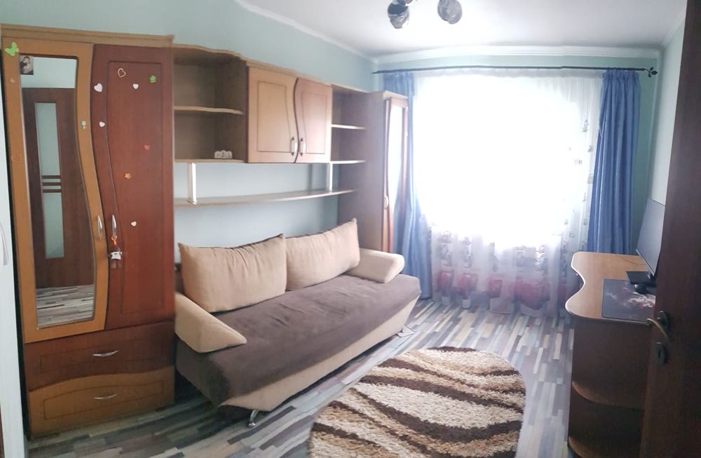 Apartament 4 camere de închiriat