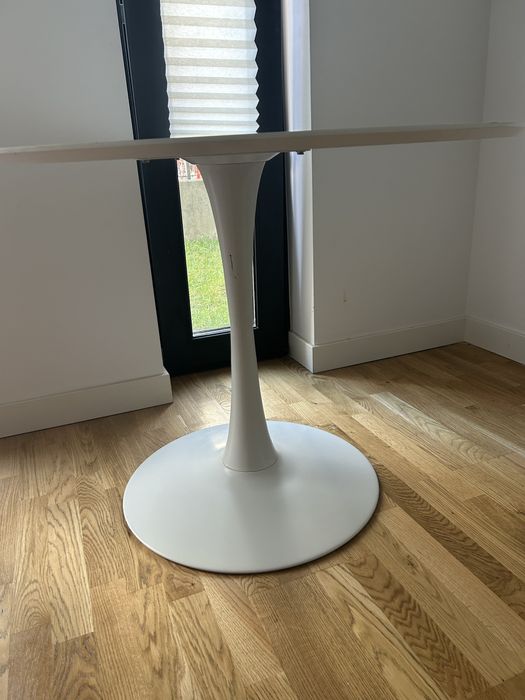 Vand urgent! Masa rotunda, achizitionata de la Jysk, stare buna