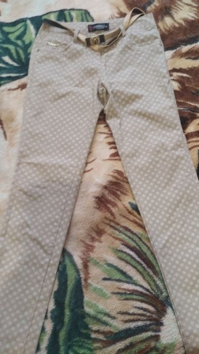 Продам брючки новые