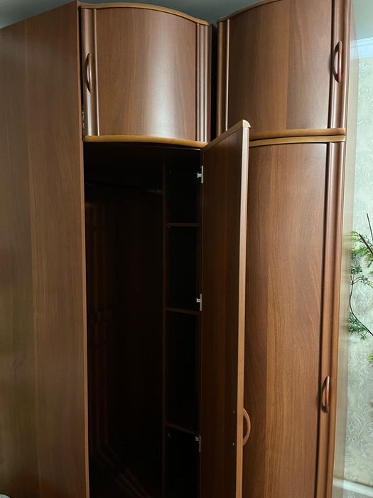 Шкаф  коричневый большой