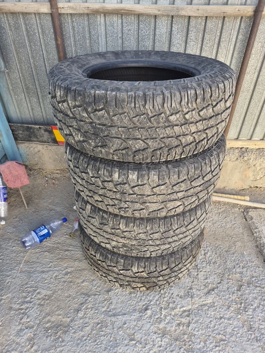 Продам шины размер 285/60/.18