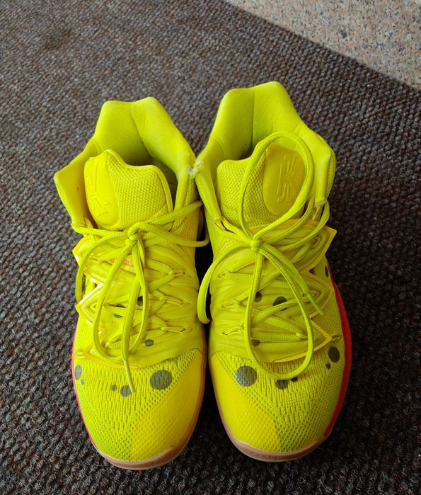 Продам кросовки Kyrie 5 в колобарвции Спанч Боб