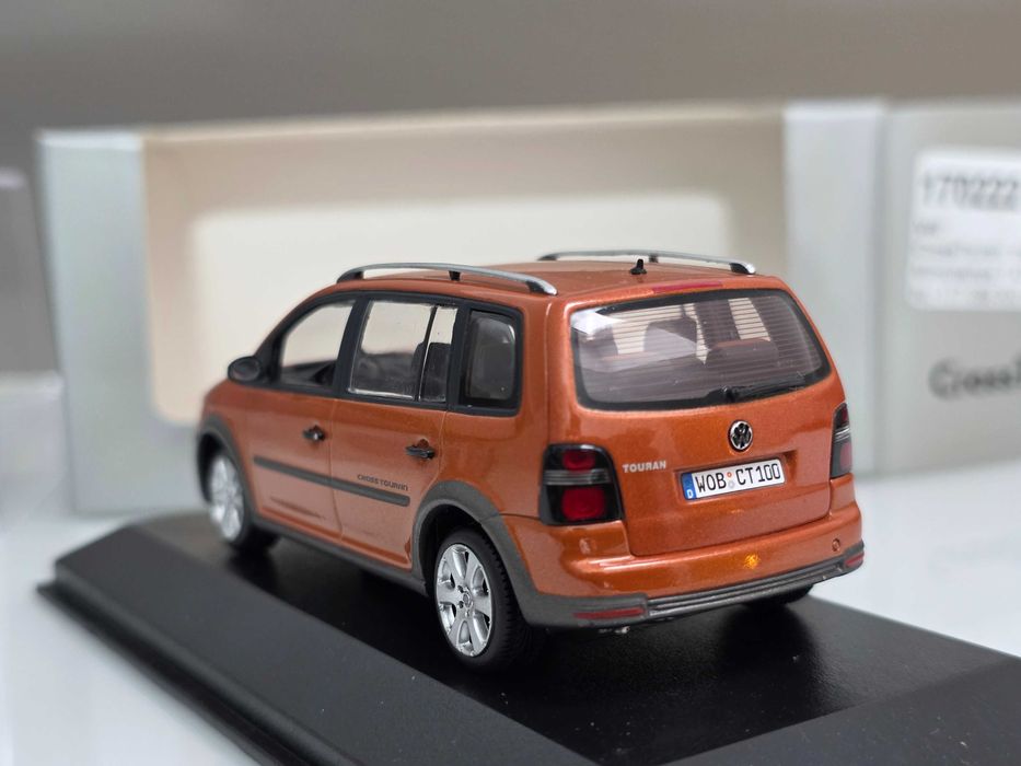 Macheta Auto 1/43 Minichamps Dealer Edition VW Volkswagen Cross Touran