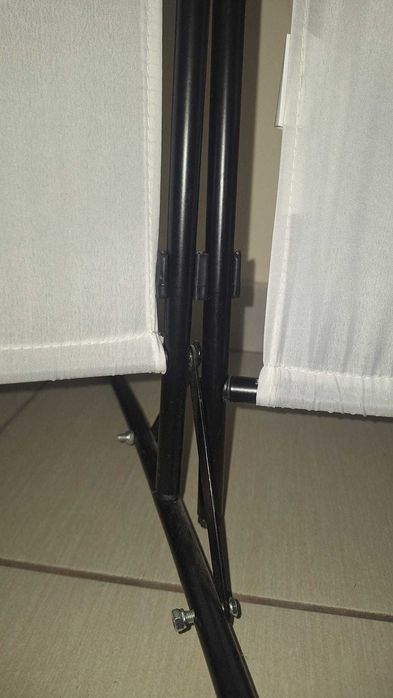 Paravan cu 3 separatoare, ca si nou .  L/H=240/180