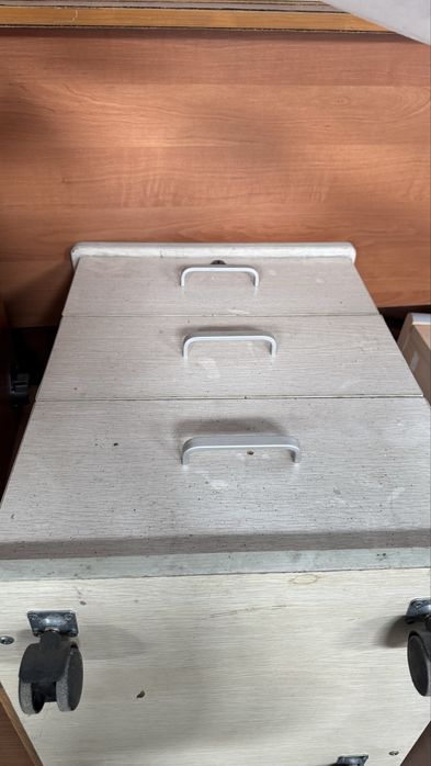 Столы, тумбы, офисные шкафы