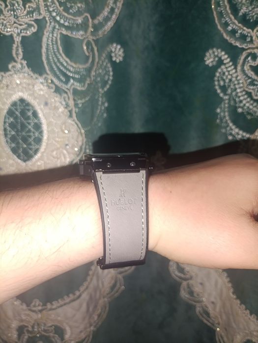 Срочно Часы почти новые