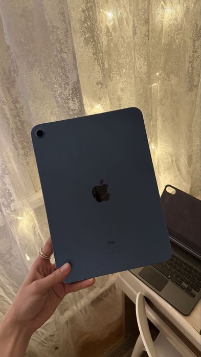 Продам Планшет Apple iPad 10.9