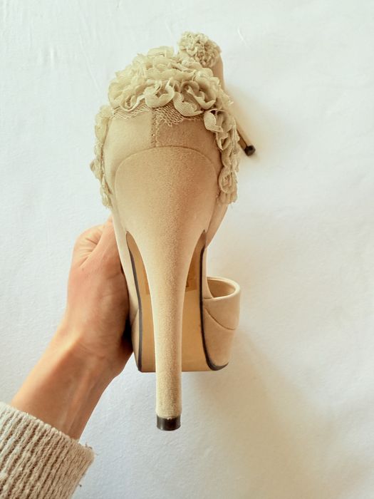 Pantofi cu toc eleganti