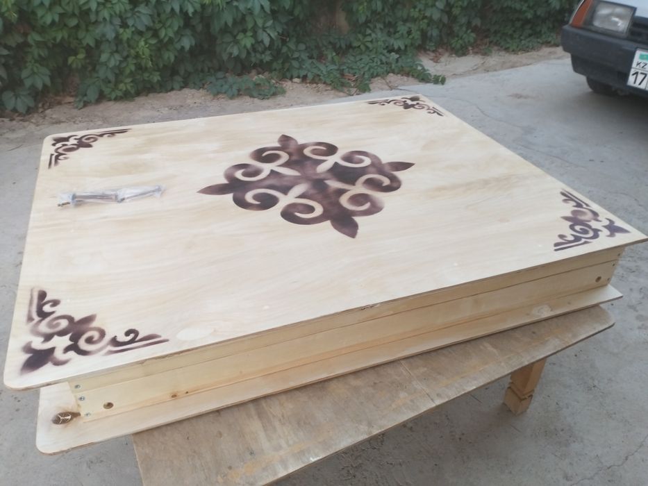 Стол для гостиной