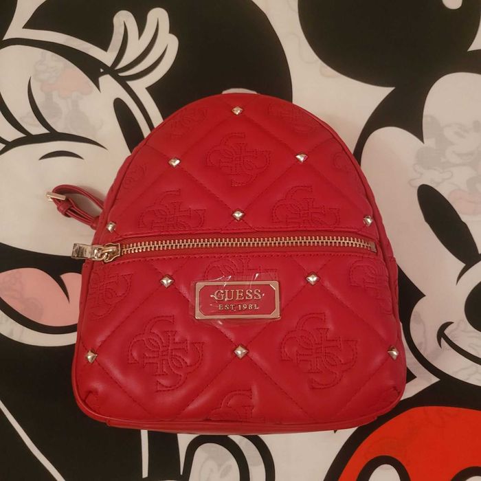 Guess Shanina нова раница с етикети