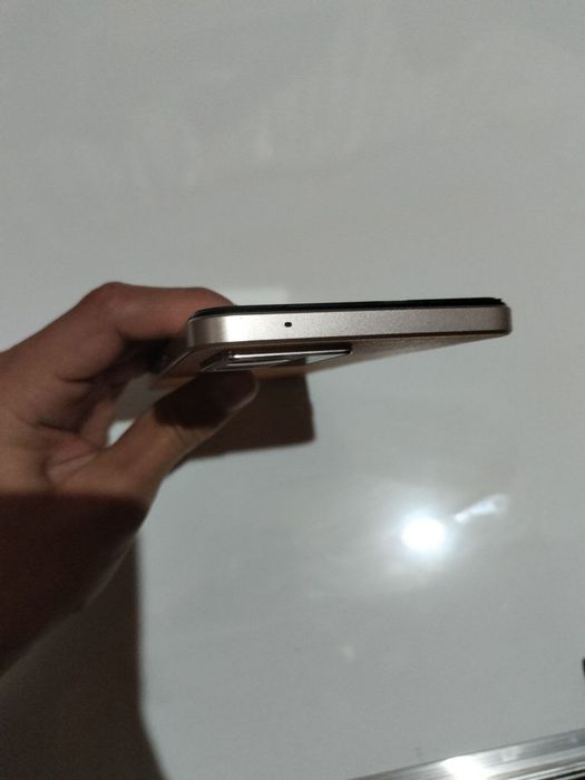 Oppo reno 7 kuchli smartfon