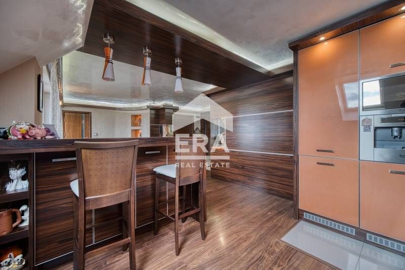 Продава се Тристаен апартамент в Варна, Възраждане 1 - 123 кв.м за 991 €/кв.м - Снимка #5