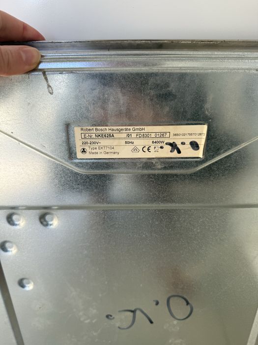 Бяла фурна за вграждане Bosch с керамичен плот