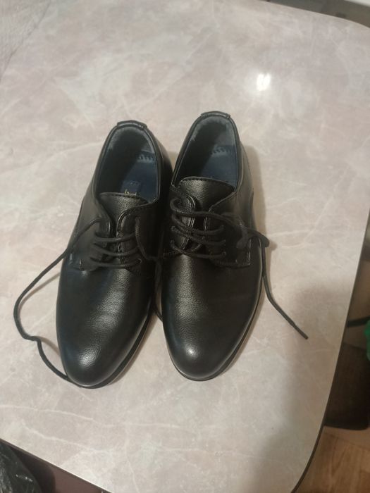 Продам детские туфли