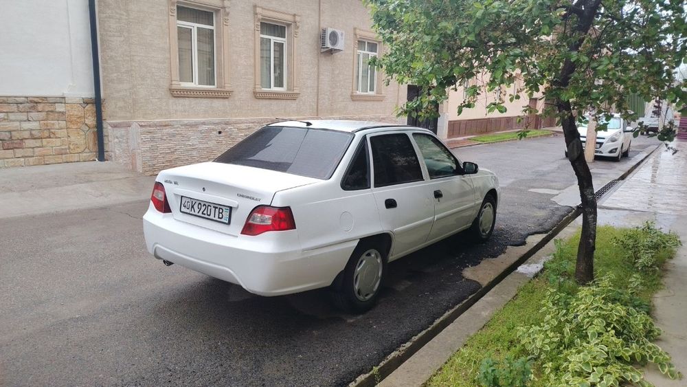 нексия 2  1.6 сотилади супер без кондитцонер