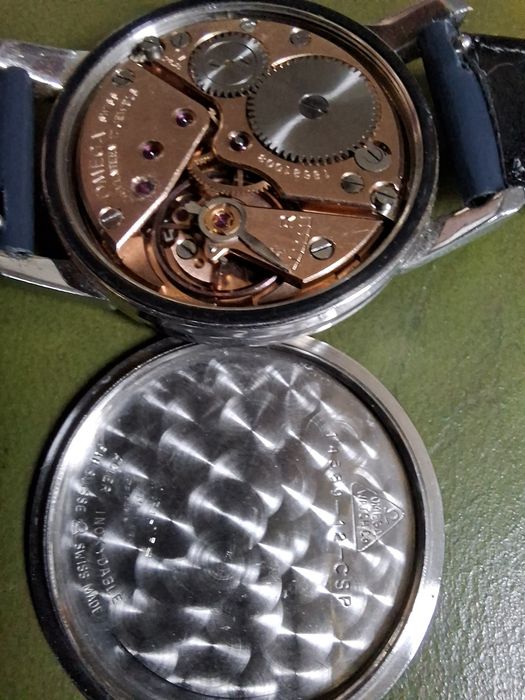 Omega Seamaster
Diematrul: 35 mm fara