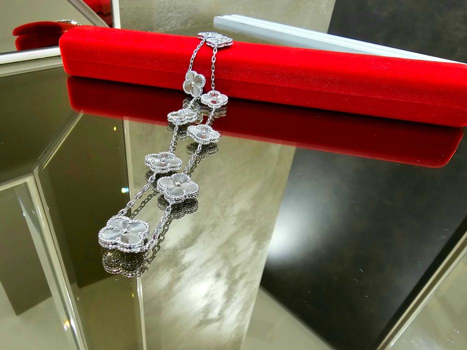 Van Cleef & Arpels VCA Silver Vintage Alhambra 10 Motifs Дамско Колие