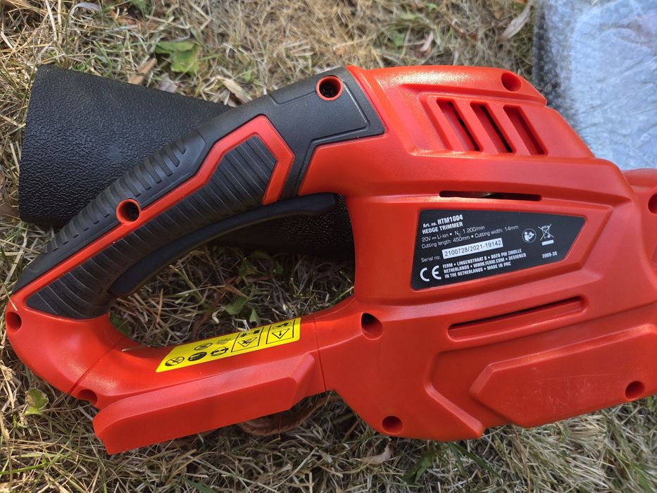 Trimmer electric cu acumulator Ferm