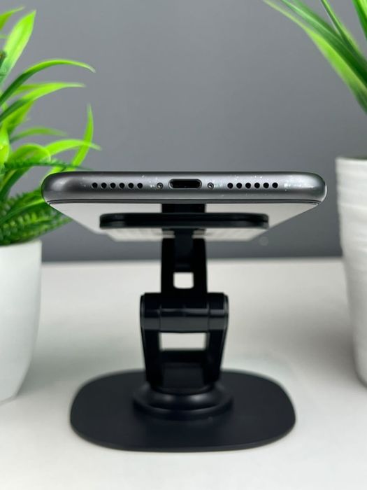 Телефон Apple iPhone 11 64GB