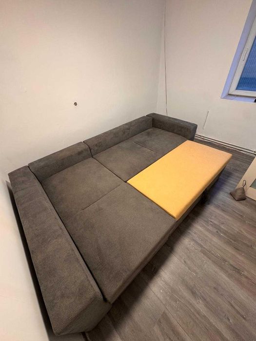 Vând colțar extensibil  cu spațiu de depozitare Laguna.