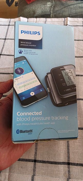 Апарат за кръвно налягане Philips за китка чисто нов в кутия с зарядно