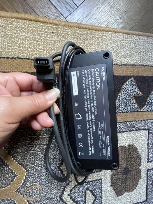 Vînd încarcatoare trotinete electrice