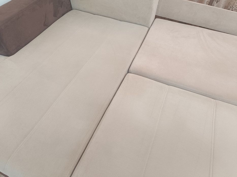 Colțar canapea extensibil cu lada. Stare perfecta