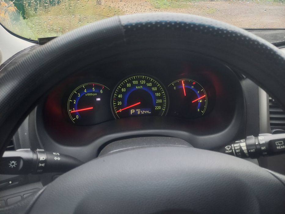 Продам KIA  Карневал 2011 года