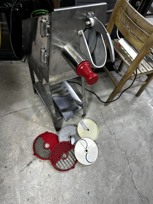 Зеленчукорезачка с ножове