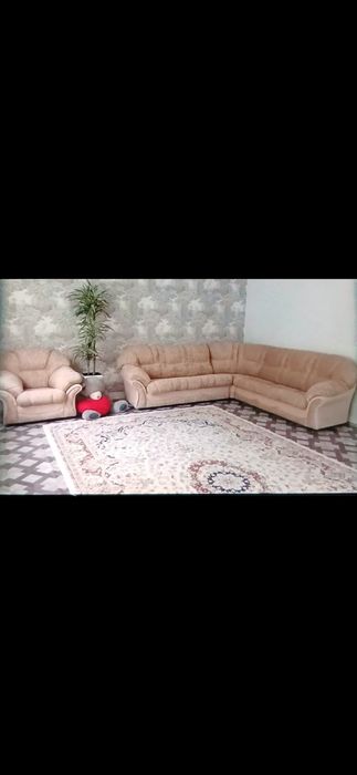 Мягкий уголок с креслом.