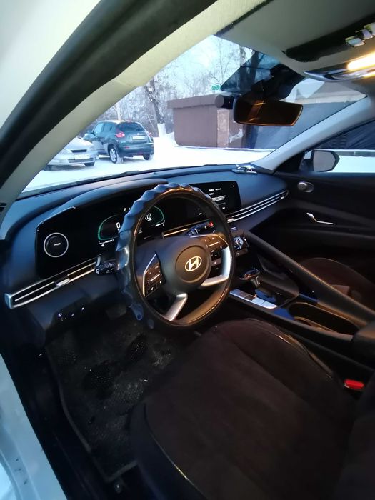 Hyundai elantra 2024