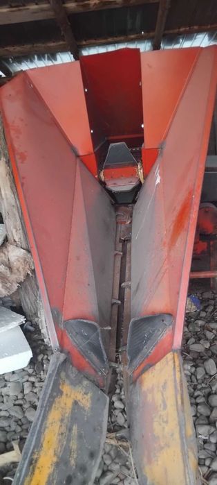 Vând culegătoare pe un rand