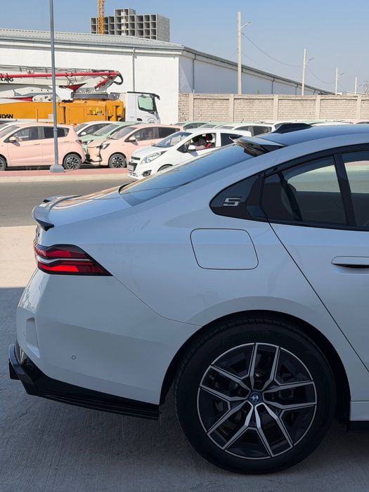 Bmw i5 35L 2024 +dop opton bu oddiy 35L emas!!! Body kit bonus