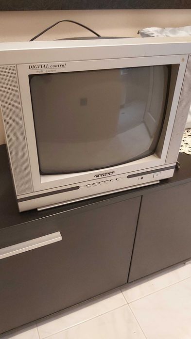 Продавам телевизор Crown