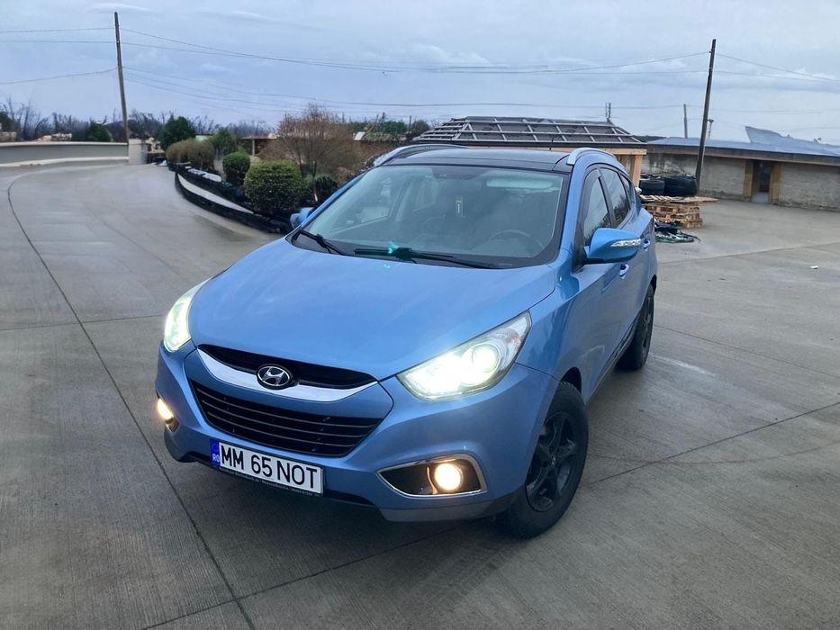 Hyundai ix35 / 4 X 4 / Kamera / Navi / Panoramic / Rate 0 %