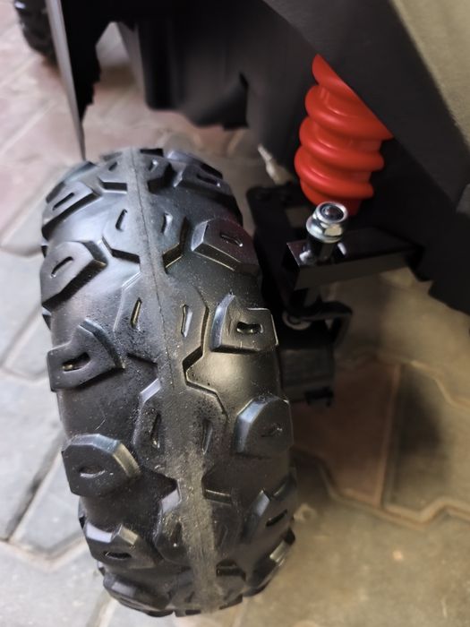 Mașinuța electrică 4x4 cu telecomandă copii