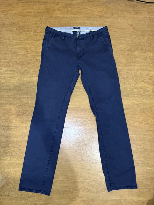 Pantaloni Hugo Boss bleumarin – stare foarte bună – model chinopremium