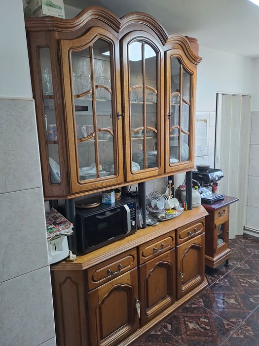 Vând mobila de bucătărie.