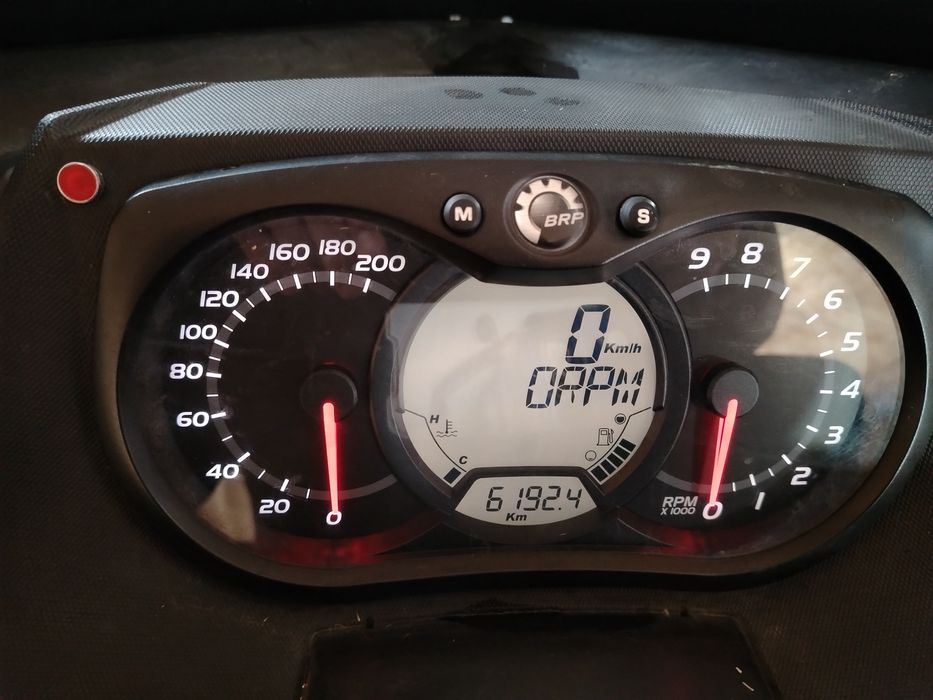 Продам снегоход BRP LYNX 1200