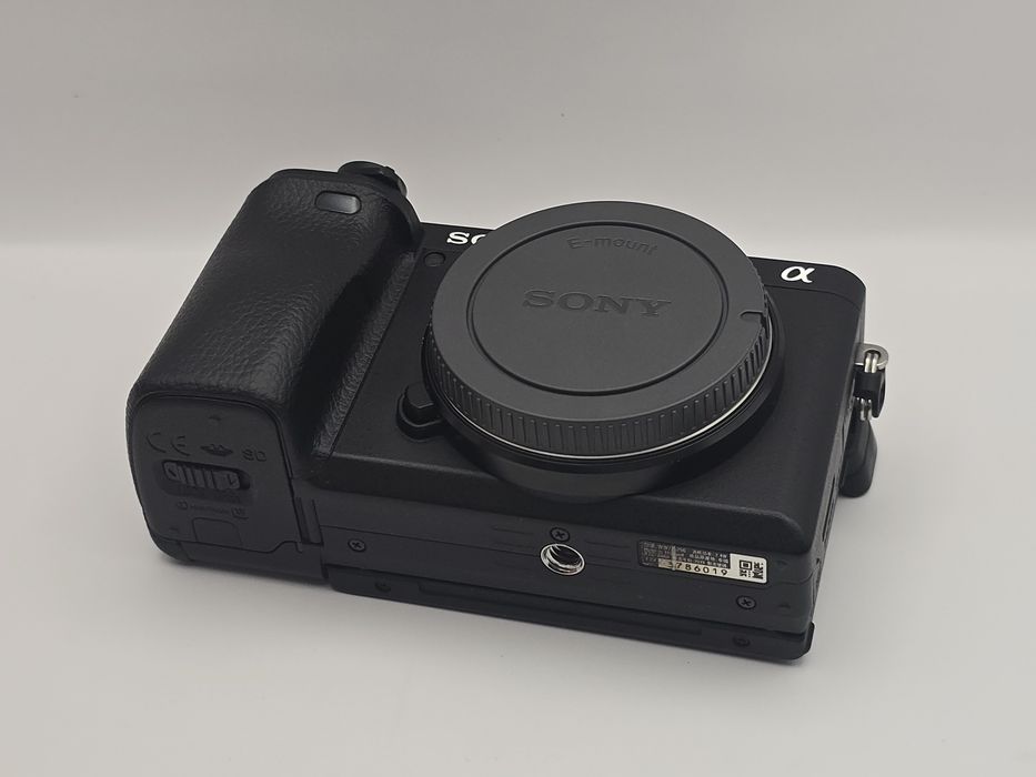 Sony A6400 (ILCE-6400 Body) cu doar 14771 cadre!!