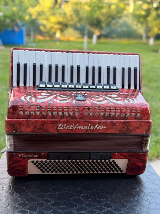 Vând acordeon german Weltmeister  Caprice  120 bași roșu sidef