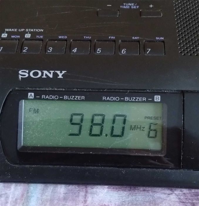 Радио часовник SONY ICF-C303