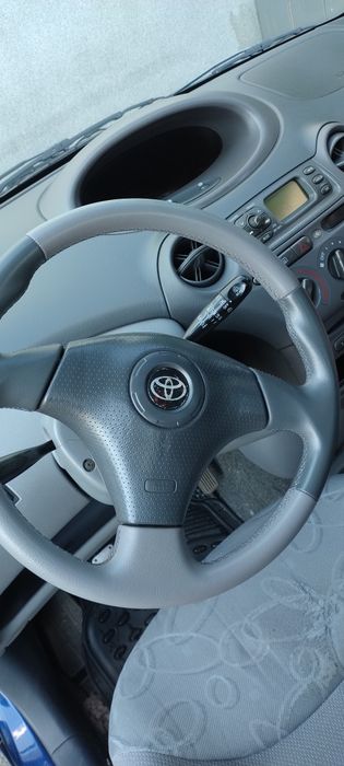 Продавам Toyota Yaris 1.3 бензин